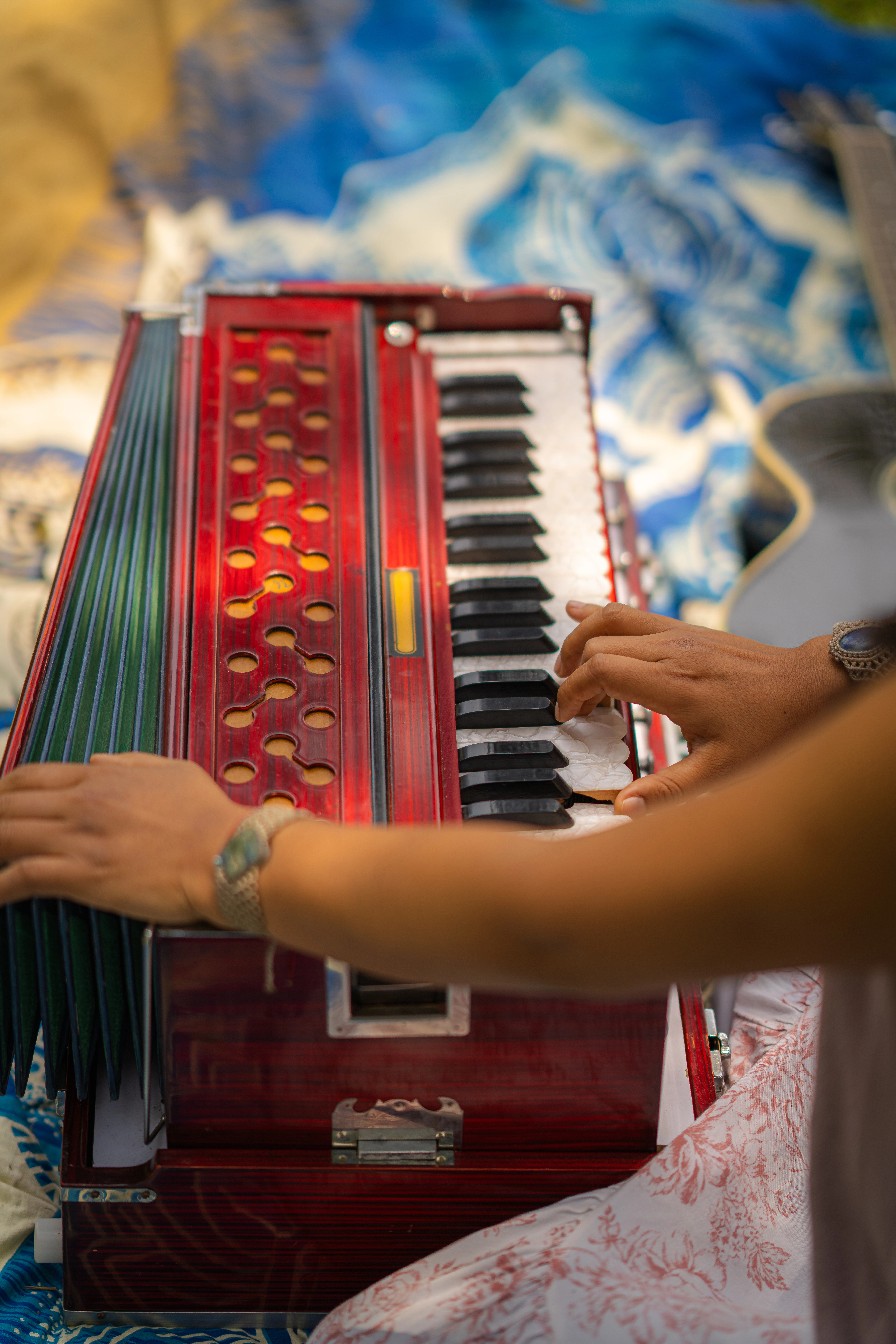 Online Harmonium: Why Use a Virtual Harmonium Online
