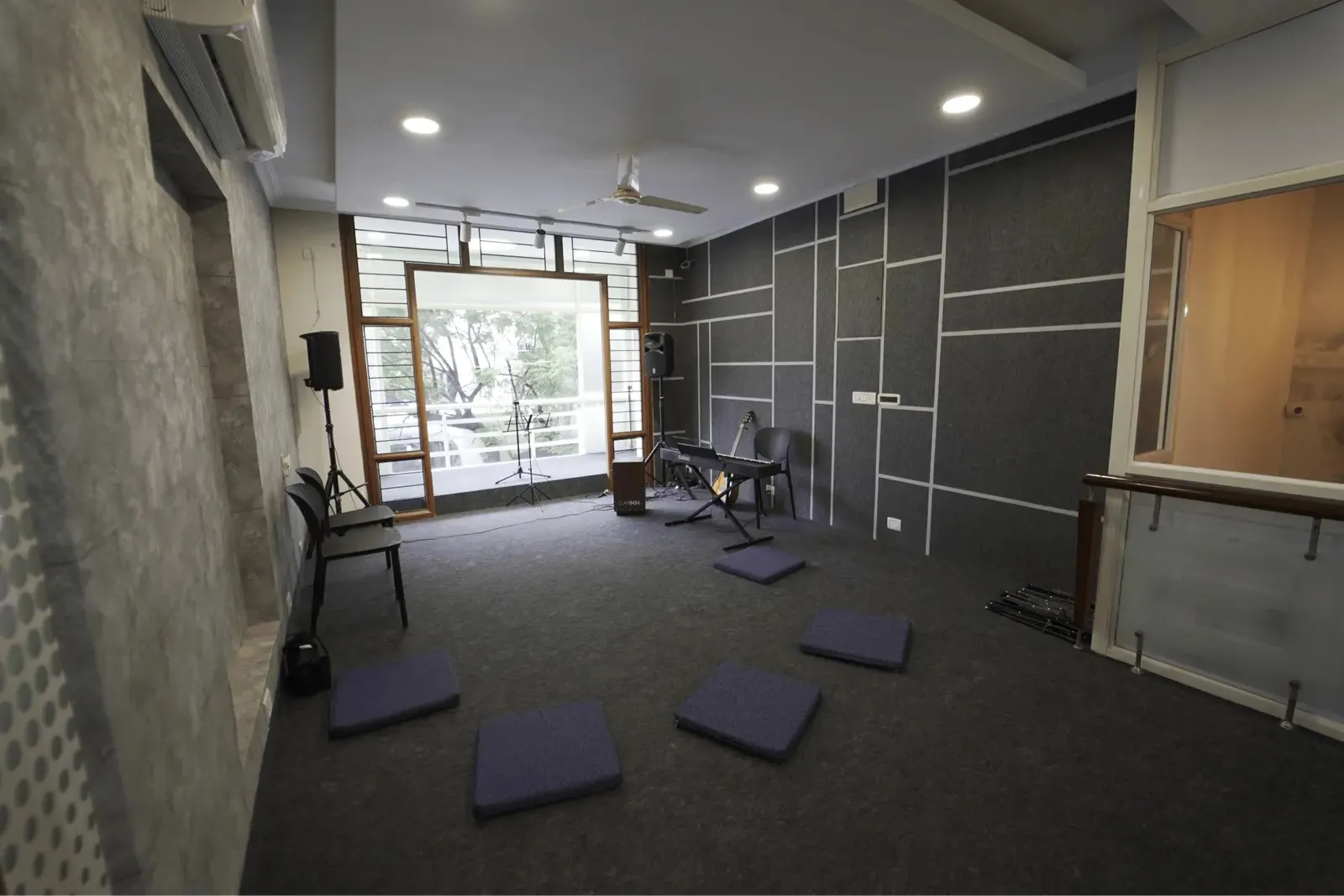 The performance arena at an Artium Experience Centre, with a keyboard, microphones and acoustic panels
