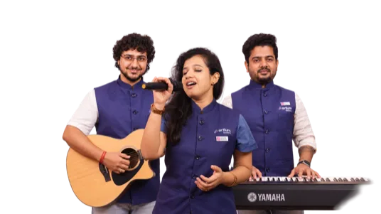 Three expert Artium music teachers with a guitar, a microphone and a keyboard