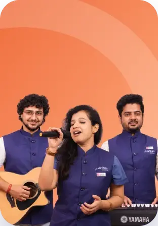 Three expert Artium music teachers with a guitar, a microphone and a keyboard