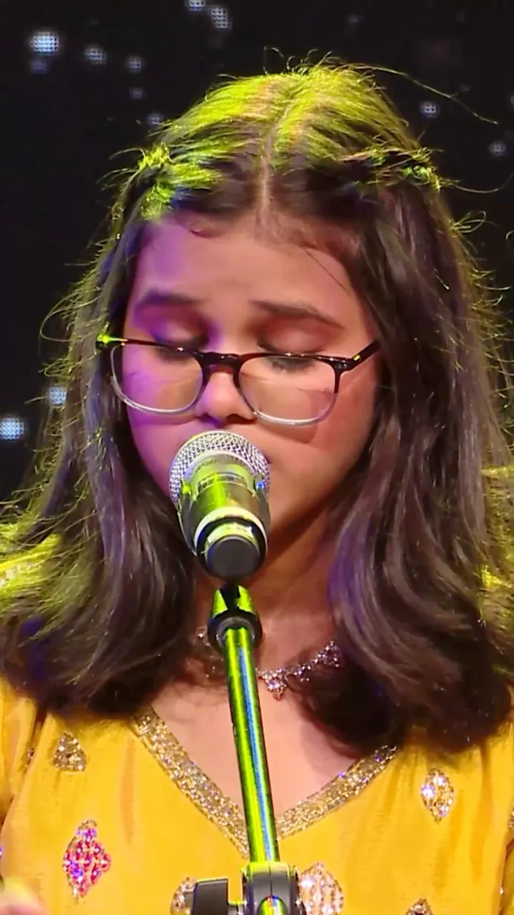 Saina Padhi singing Hindustani classical music at the Artium Superstar Season 2 finale