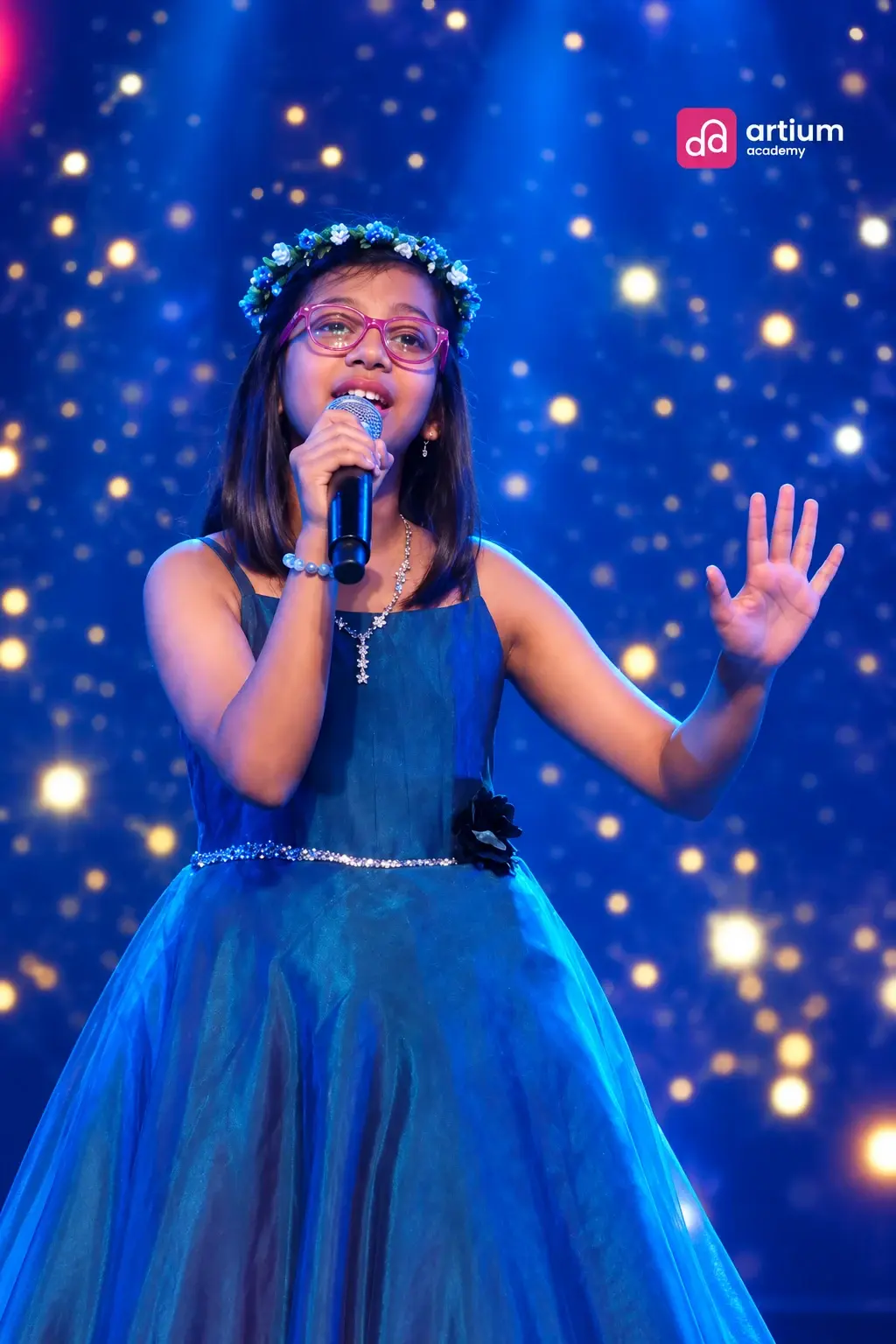 Amelia performing at Artium Superstar